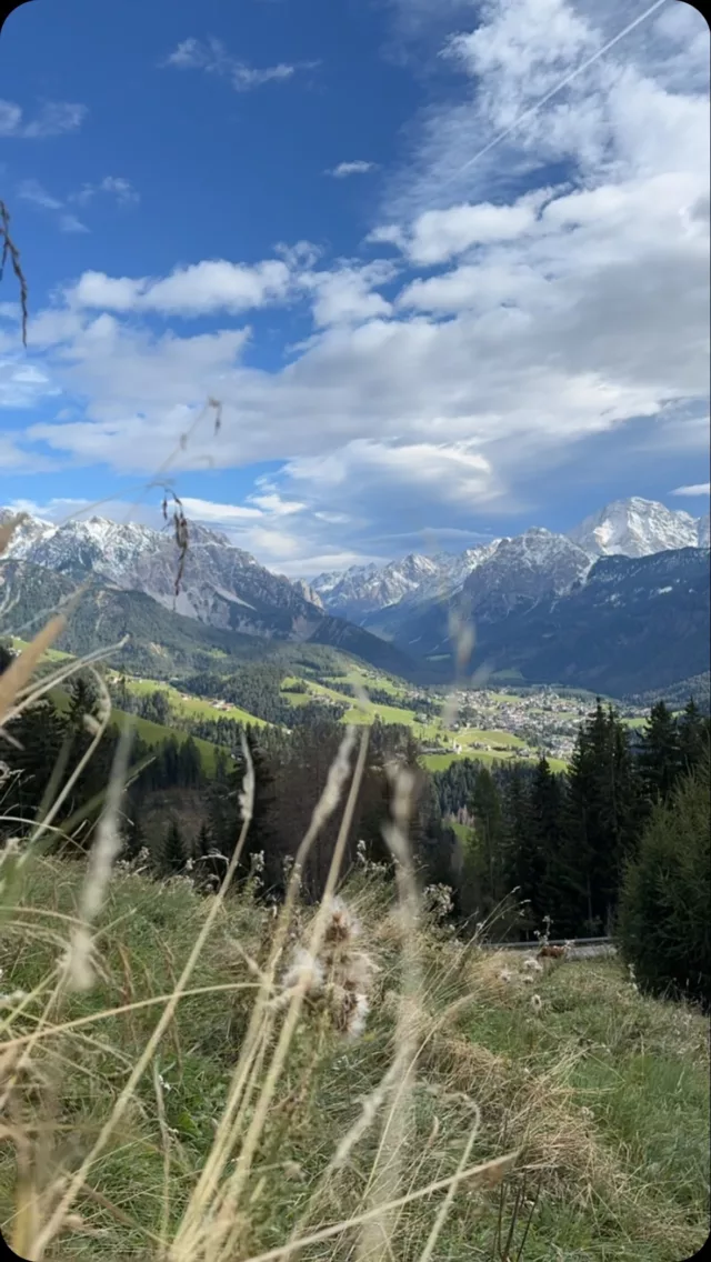 Autumn in the Dolomites, where the first dusting of snow meets golden fall colors. 🍂❄️ #Dolomites #AutumnVibes #NatureLovers #TimeLapse”