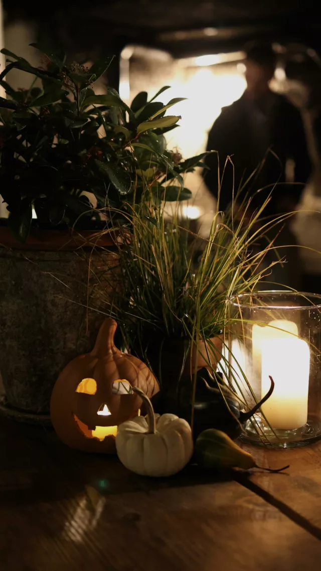 Join us for unforgettable moments under the stars. ✨🍂  #Ciastel #DolomitesDining #EveningCharm #MountainMagic #CozyVibes